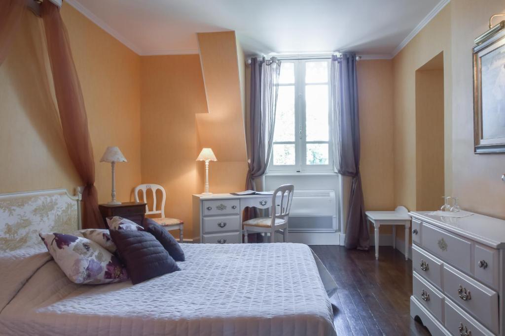 Chambres Au Chateau - Le Clos Des Tourelles Sennecey-le-Grand Room photo