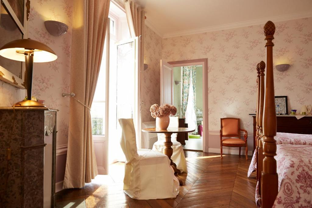 Chambres Au Chateau - Le Clos Des Tourelles Sennecey-le-Grand Room photo